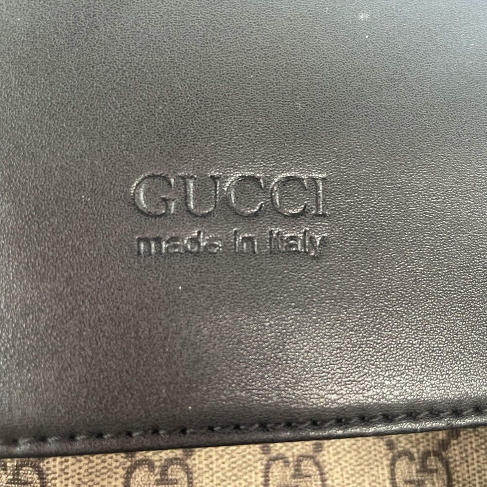 Gucci bag barely used. Worth 2500. Letting go for 2000 - Picture 4 of 4